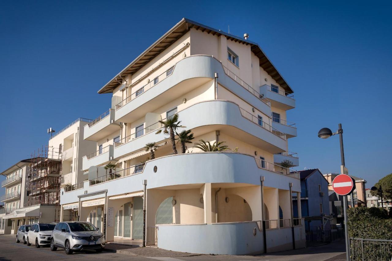 Ferrari Apartments Levante Caorle Exteriér fotografie