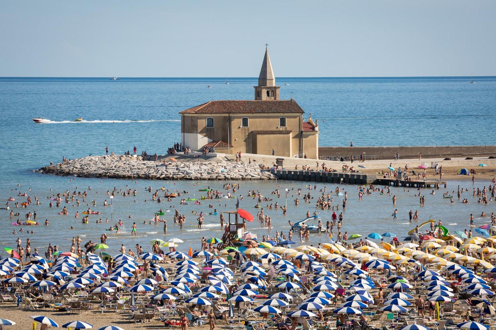 Ferrari Apartments Levante Caorle Exteriér fotografie